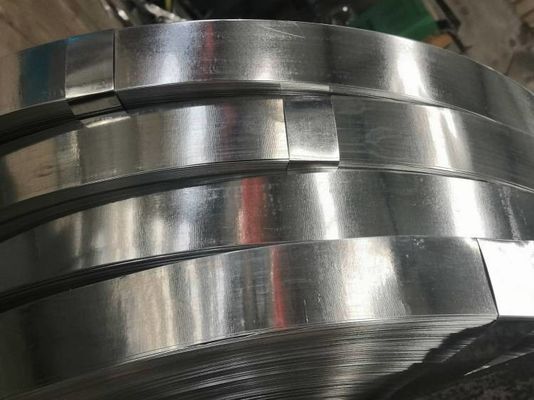 Длина по требованию клиента Регулярный шпингл 0,8 мм 0,6 мм Толщина SGCC Q235 SGCC Горячая оцинкованная стальная лента